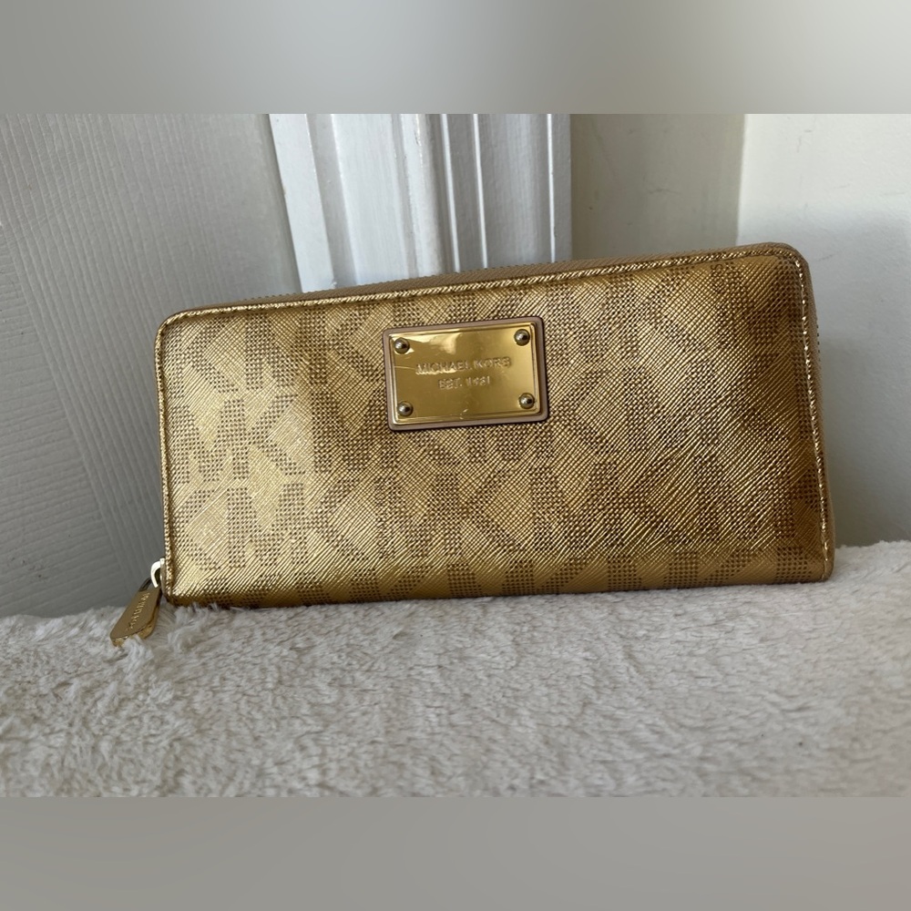 Michael Kors gold Metallic Wallet EUC - Picture 10 of 10